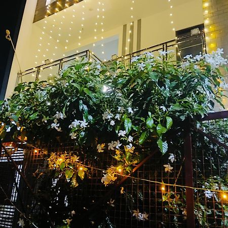 Atulyam Stays Sushant Golf City لاكناو المظهر الخارجي الصورة